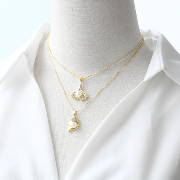 Wholesale Jewelry Simple Geometric Copper Dragonfly And Flower Pendant Necklace With Regular Chain And Electroplating
