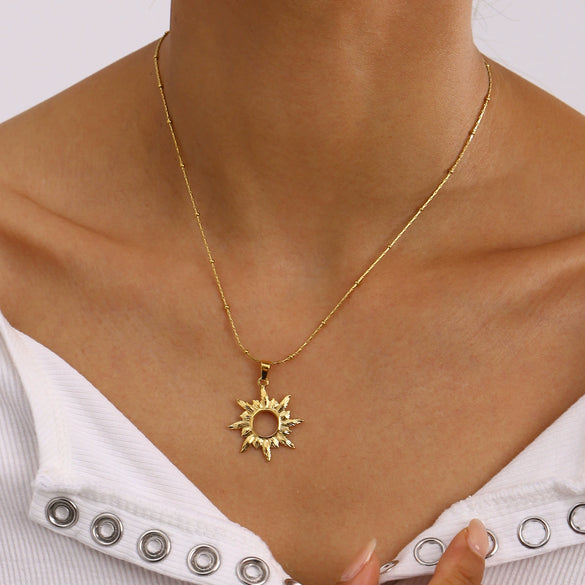 Wholesale Jewelry Stainless Steel And Titanium Steel Retro Exquisite Hollow Sun Pendant Necklace With Electroplating