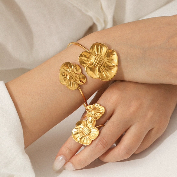 Wholesale Jewelry Stainless Steel Asymmetric Flower Bracelet With Electroplating In Ins Style