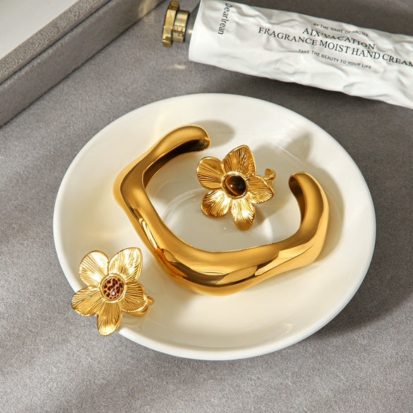 Wholesale Jewelry Stainless Steel Electroplated Wave Shaped Flower Pattern Ring And Bracelet For Women