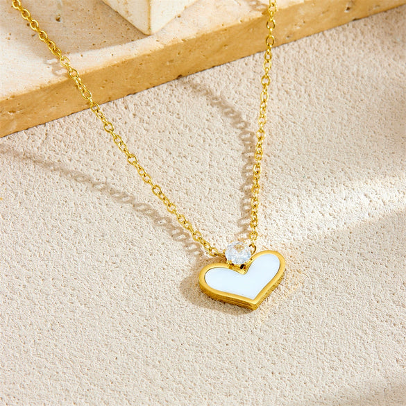Wholesale Jewelry Stainless Steel Goldplated Love Pendant Necklace With Heart Shape Simple Fresh Style