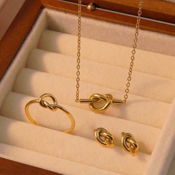 Wholesale Jewelry Stainless Steel Love Knot Geometric Minimalist Electroplating Necklace For Women