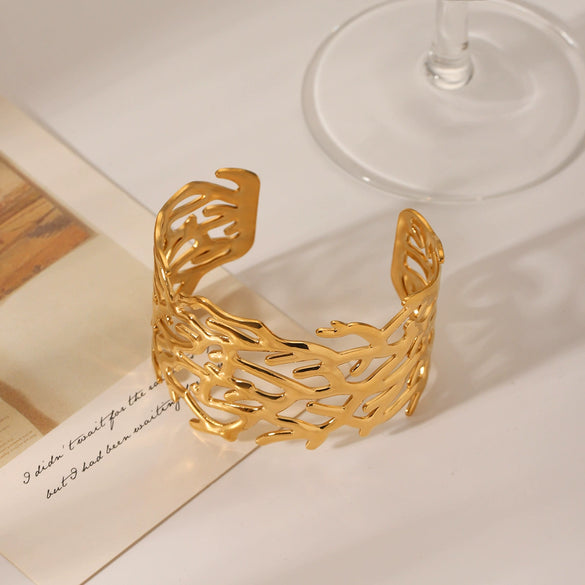 Wholesale Jewelry Stainless Steel Open Bracelet With Plant Flowers Style And Electroplating Treatment
