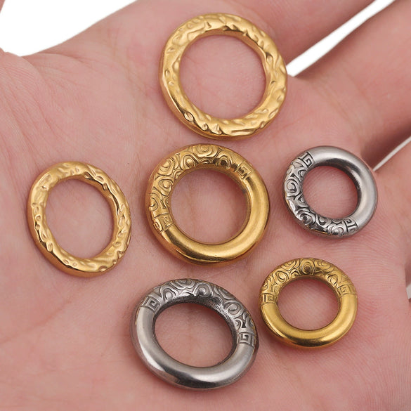 Wholesale Jewelry Stainless Steel Retro Round Ring With Eight Eyes Pattern And Titanium Steel Texture Electroplated Pendant For Earrings And Necklace