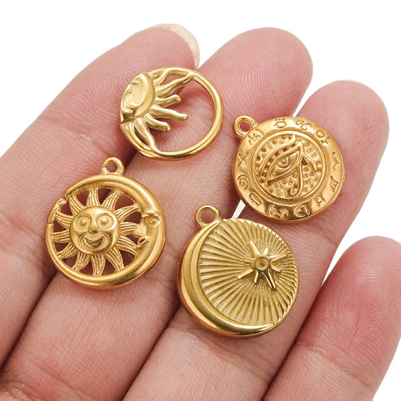 Wholesale Jewelry Stainless Steel Vintage Heart Shape Pendant Necklace With Electroplating Treatment For Women