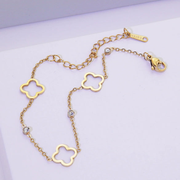 Wholesale Jewelry Suit With Hollow Four Leaf Clover Ring And Earrings In Fashion Style Made Of Stainless Steel With Flower Pattern And Electroplating Treatment