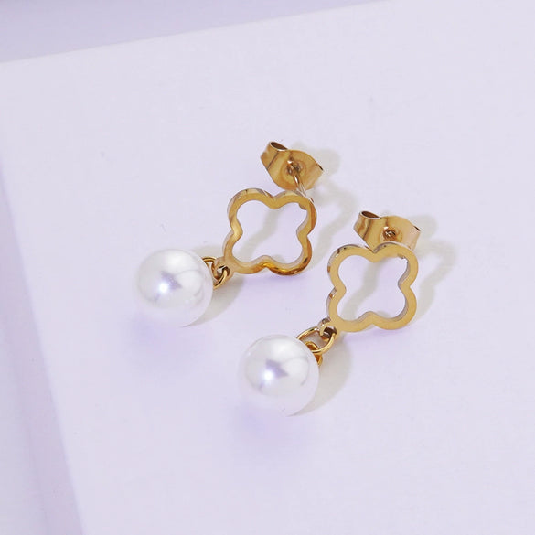 Wholesale Jewelry Suit With Hollow Four Leaf Clover Ring And Earrings In Fashion Style Made Of Stainless Steel With Flower Pattern And Electroplating Treatment