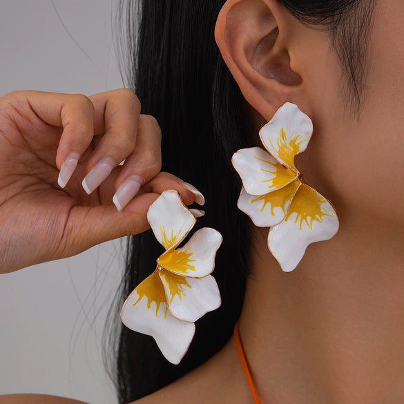 Wholesale Jewelry Sweet Style Flower Shape Alloy Dripping Oil Electroplated Earrings For Women