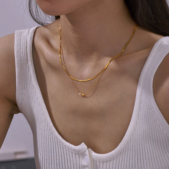 Wholesale Jewelry Titanium Steel Electroplated 18K Gold Dolphin Bead Pendant Lockbone Chain For Women Niche Light Luxury Design Animals Zodiac Style
