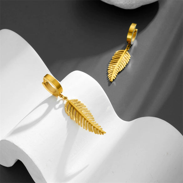 Wholesale Jewelry Titanium Steel Feather Pendant With Geometric Pattern And Vacuum Electroplating In Furnace Treatment For Women And Unisex
