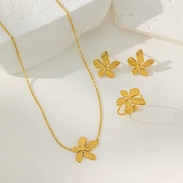 Wholesale Jewelry Titanium Steel Flower Electroplated O Shaped Chain Pendant Necklace For Women