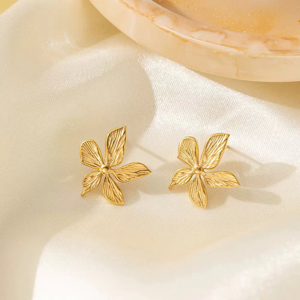Wholesale Jewelry Titanium Steel Flower Electroplated O Shaped Chain Pendant Necklace For Women
