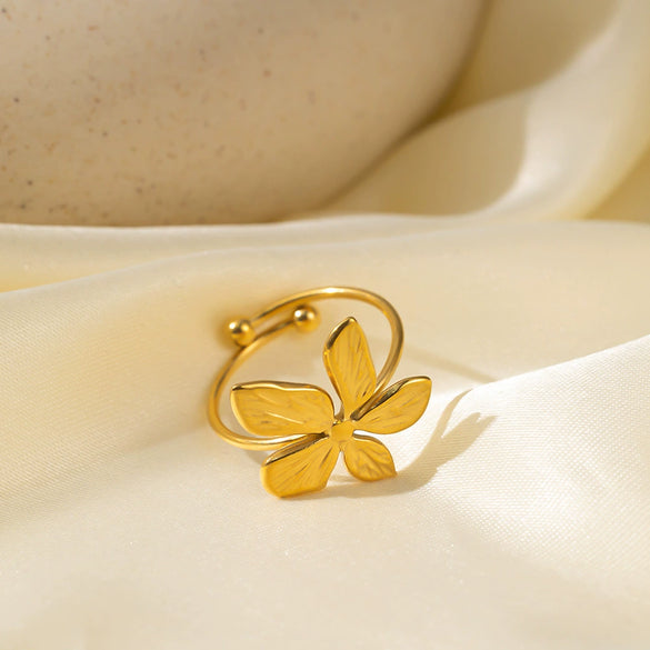 Wholesale Jewelry Titanium Steel Flower Electroplated O Shaped Chain Pendant Necklace For Women