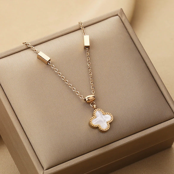 Wholesale Jewelry Titanium Steel Four Leaf Clover Clavicle Chain With Mixed Gemstone Inlay And Geometric Pattern And Electroplating Treatment For Women