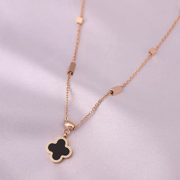 Wholesale Jewelry Titanium Steel Four Leaf Clover Clavicle Chain With Mixed Gemstone Inlay And Geometric Pattern And Electroplating Treatment For Women