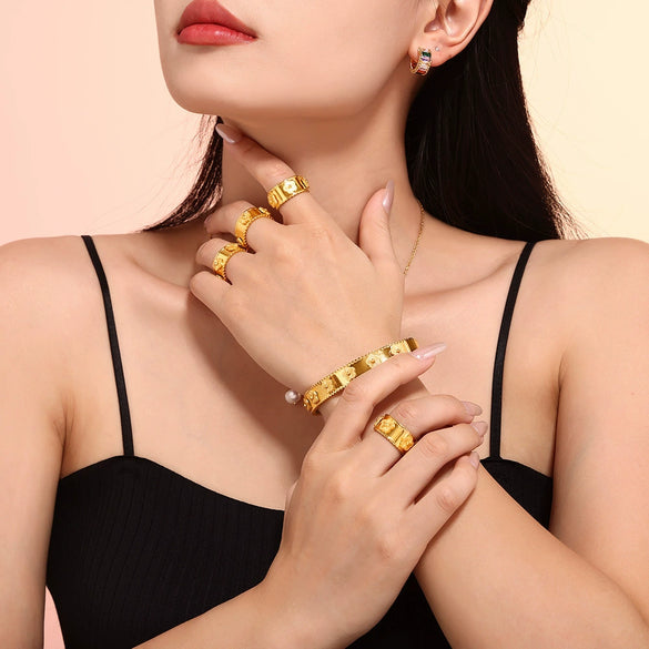 Wholesale Jewelry Titanium Steel French Embossed Flower And Geometric Kaleidoscope Bracelet And Ring Electroplated Fashion Style