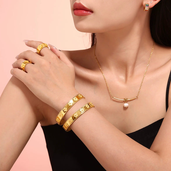 Wholesale Jewelry 316L Stainless Steel French Embossed Flower Bracelet And Kaleidoscope Ring Electroplated Fashion Style
