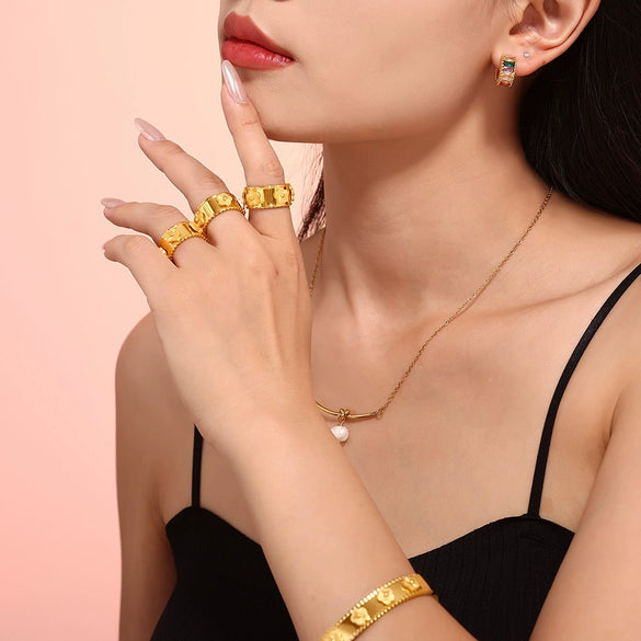 Wholesale Jewelry 316L Stainless Steel French Embossed Flower Bracelet And Kaleidoscope Ring Electroplated Fashion Style