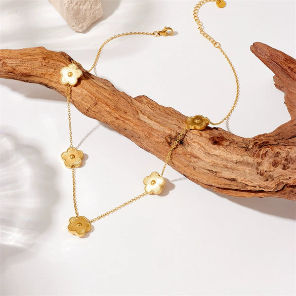 Wholesale Jewelry Titanium Steel Goldplated Fivepetal Flower Chain Necklace