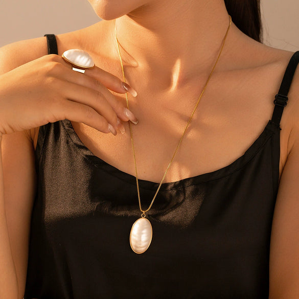 Wholesale Jewelry Titanium Steel Oval Fritillaria Pendant Necklace Ring Earrings 18K Gold Plated Light Luxury Set
