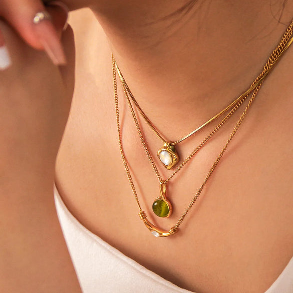 Wholesale Jewelry Vintage Style Simple Style Classic Style Round Heart Shape 304 Stainless Steel Gem Pearl Shell 18K Gold Plated Inlay Necklace