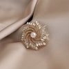 Wholesale Jewelry Zinc Alloy Flower Brooch Electroplated With Rhinestones