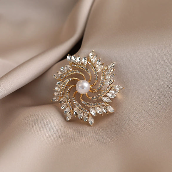 Wholesale Jewelry Zinc Alloy Flower Brooch Electroplated With Rhinestones