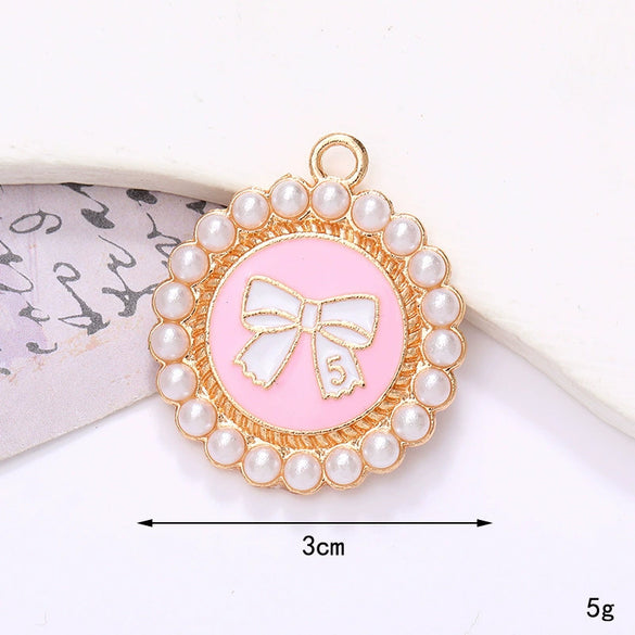 Wholesale Jewelry Zinc Alloy Love Bow Pendant Accessories With Hirback Pattern And Dripping Oil Design For Women