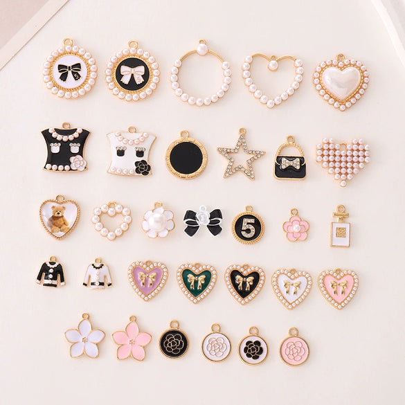 Wholesale Jewelry Zinc Alloy Love Bow Pendant Accessories With Hirback Pattern And Dripping Oil Design For Women