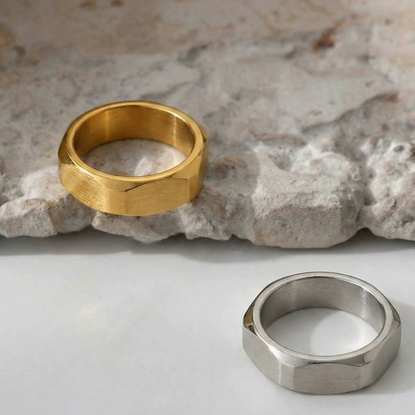 Wholesale 18K Gold Electroplated Stainless Steel Geometric Nutshaped Light Luxury Women's Ring