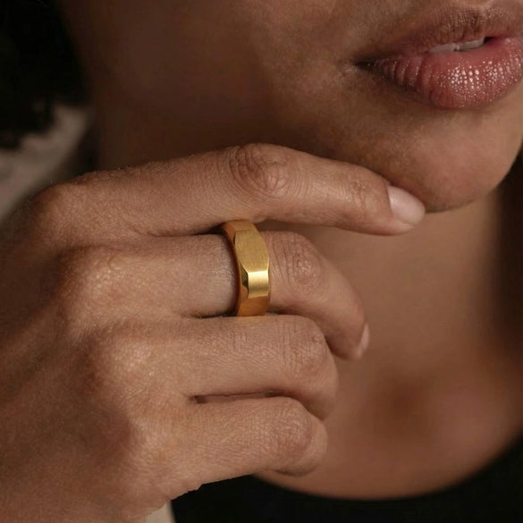Wholesale 18K Gold Electroplated Stainless Steel Geometric Nutshaped Light Luxury Women's Ring