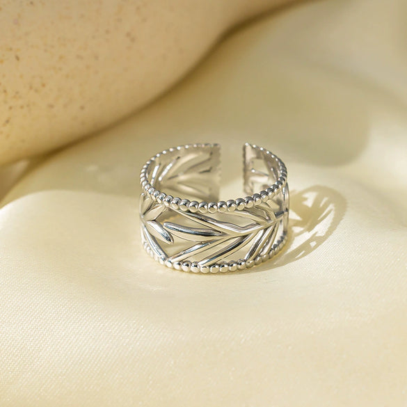 Wholesale 18K Gold Plated Titanium Steel Leaf Ring For Women With Little Fresh Style