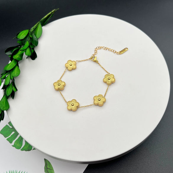 Wholesale 18K Goldplated Stainless Steel Minimalist Leaf Pattern Clover Bracelet For Women