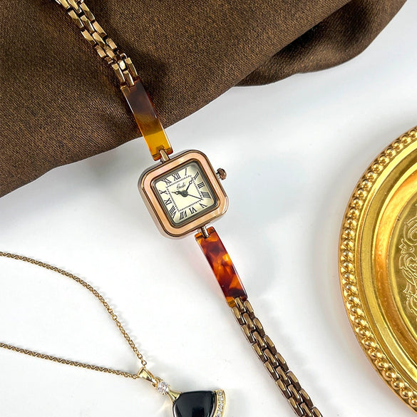 Wholesale Ladies Bracelet Watch Retro Style Alloy Square Quartz Watch