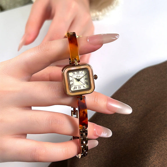 Wholesale Ladies Bracelet Watch Retro Style Alloy Square Quartz Watch