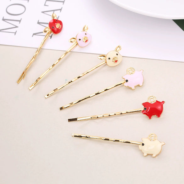 Wholesale Ladies Fashion Alloy Hair Clips In Cartoon Style With Piglet Design And Electroplating Treatment