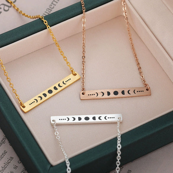 Wholesale Ladies Fashion Jewelry Stainless Steel Moon Eclipse Pendant Clavicle Chain With Crossbar Snake Bone Chain And Geometric Design Electroplating