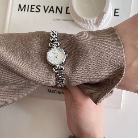 Wholesale Ladies Fashion Round Quartz Watch With Alloy Case And Strap