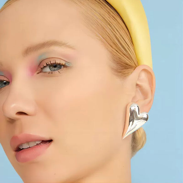 Wholesale Ladies Fashion Titanium Steel Heart Shaped Electroplated Love Earrings