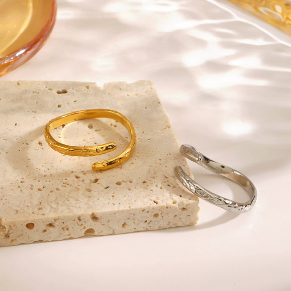 Wholesale Ladies Geometric Stainless Steel Hammered Gold Plated Ring