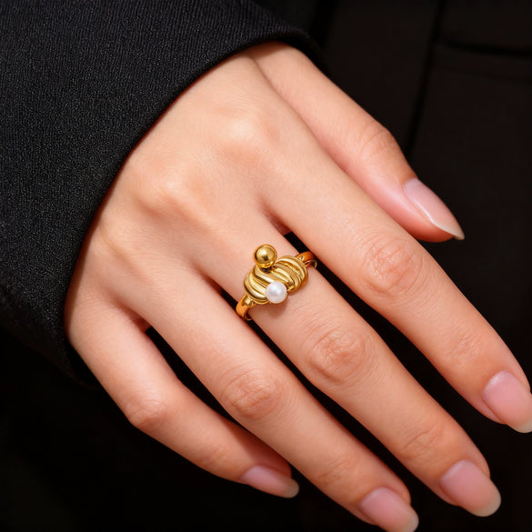 Wholesale Ladies Jewelry Light Luxury Style Inlaid With Gold Heart Shape Geometric Asymmetrical Gold Plated Copper Ring