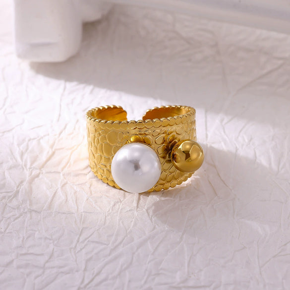 Wholesale Ladies Jewelry Light Luxury Style Inlaid With Gold Heart Shape Geometric Asymmetrical Gold Plated Copper Ring