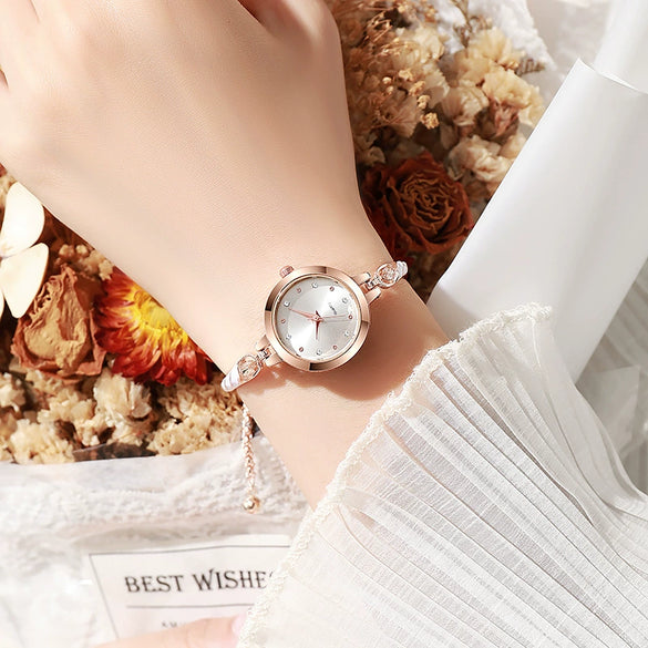 Wholesale Ladies Quartz Watch Alloy Material Round Dial Leisure Style
