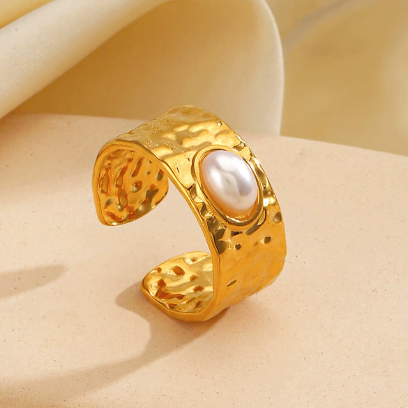 Wholesale Ladies Stainless Steel And Pearl Geometric Wide Face Hammer Ring With Electroplating And Retro Style
