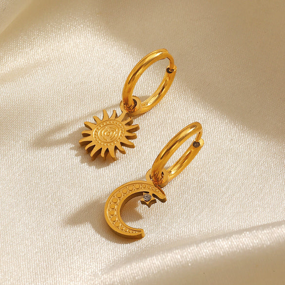 Wholesale Ladies Stainless Steel And Rhinestones Geometric Simple Asymmetric Moon Sun Electroplated Earrings