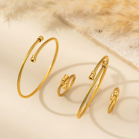 Wholesale Ladies Stainless Steel And Titanium Steel Electroplated 18K Gold Cable Fashion Bracelet With Personality Style
