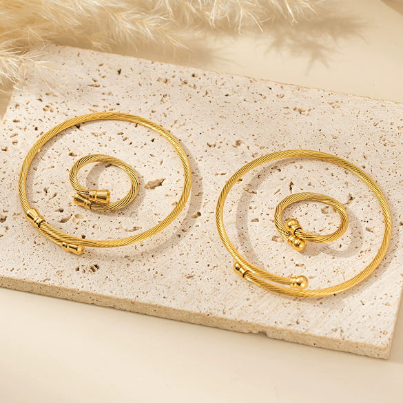 Wholesale Ladies Stainless Steel And Titanium Steel Electroplated 18K Gold Cable Fashion Bracelet With Personality Style