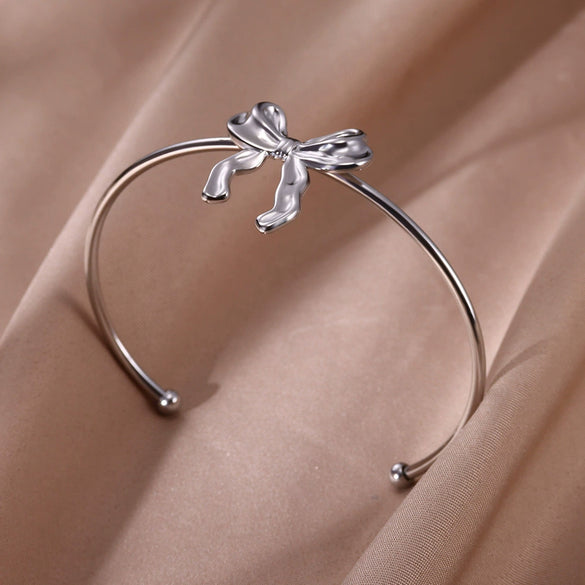 Wholesale Ladies Stainless Steel Bow Electroplated Bracelet With Plants And Flowers Style