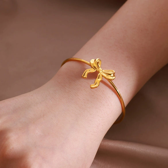 Wholesale Ladies Stainless Steel Bow Electroplated Bracelet With Plants And Flowers Style
