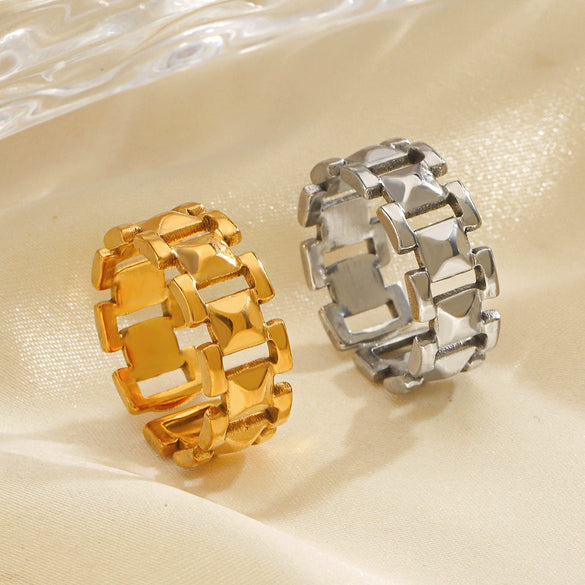 Wholesale Ladies Stainless Steel Geometric Style Ring With 18K Gold Plated Electroplating Treatment